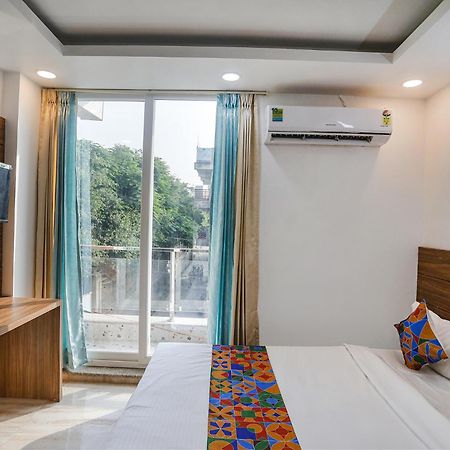 Fabhotel Unique Stay Нойда Екстер'єр фото